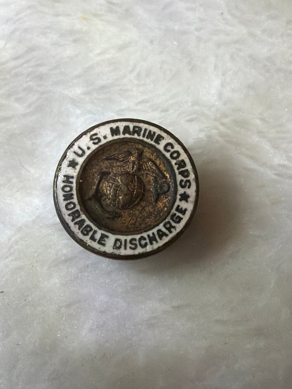 Vintage US Marine Corps Honorable Discharge USMC Eagle Globe Anchor Lapel Stud